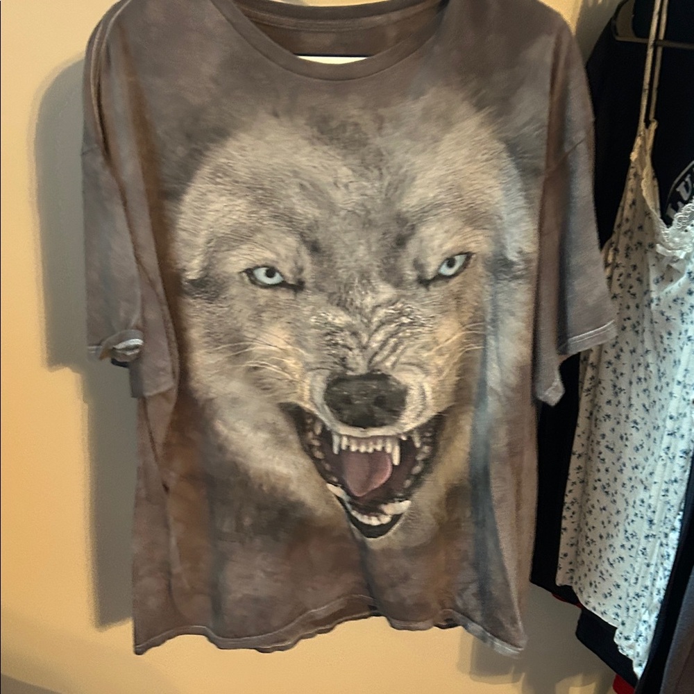 Wolf Graphic T-Shirt